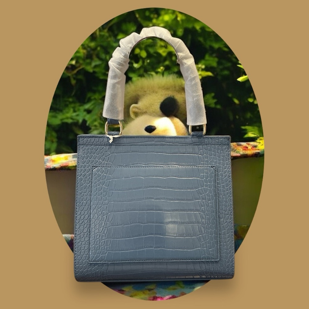Modern Picnic Croc-Embossed Luncher Bag in Blue - Picture 2 of 4